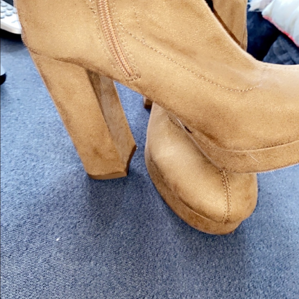 Heels - Picture 2 of 3